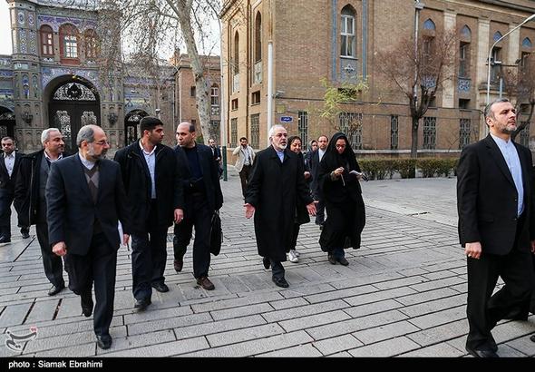 تصاویر :  سفر داخل شهری محمدجواد ظریف وزیر خارجه با مترو