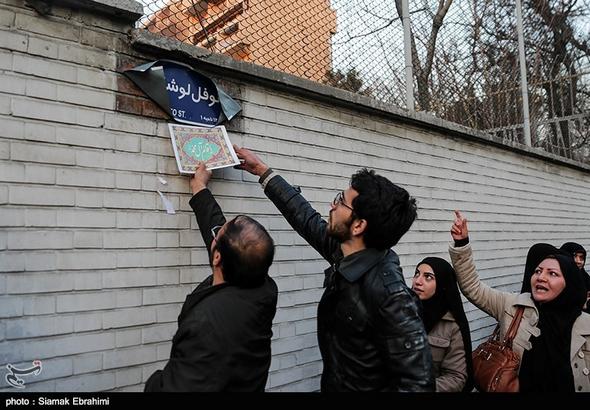 تصاویر : تجمع مقابل سفارت فرانسه در اعتراض به هتک حرمت پیامبر(ص)