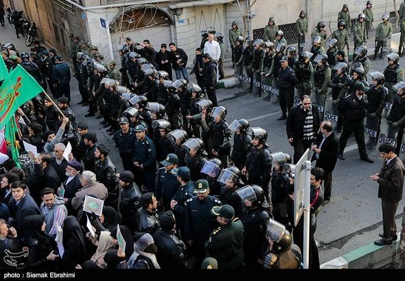 تصاویر : تجمع مقابل سفارت فرانسه در اعتراض به هتک حرمت پیامبر(ص)