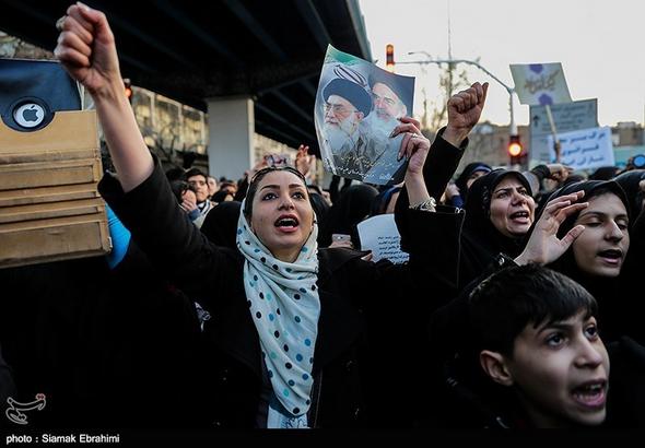 تصاویر : تجمع مقابل سفارت فرانسه در اعتراض به هتک حرمت پیامبر(ص)