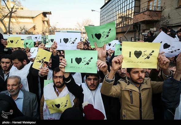 تصاویر : تجمع مقابل سفارت فرانسه در اعتراض به هتک حرمت پیامبر(ص)