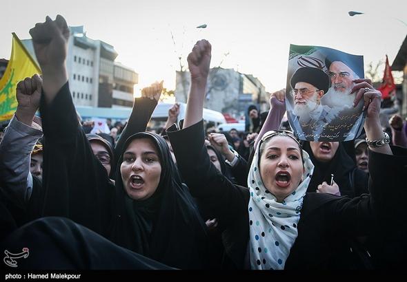 تصاویر : تجمع مقابل سفارت فرانسه در اعتراض به هتک حرمت پیامبر(ص)