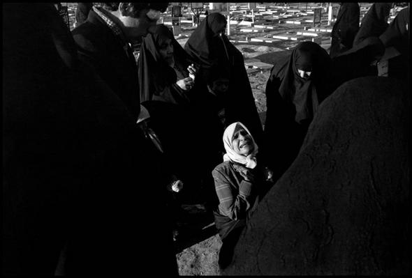 تصاویر : انقلاب به روایت عکاس فرانسوی؛ تهران
