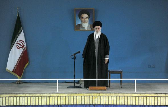 تصاویر : دیدار مقام معظم رهبری با فرماندهان، مسئولان و جمعی از پرسنل نیروی هوایی ارتش و پدافند