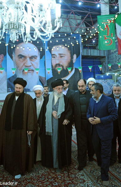 رهبر انقلاب در مرقد امام و گلزار شهدا حضور يافتند + تصاویر