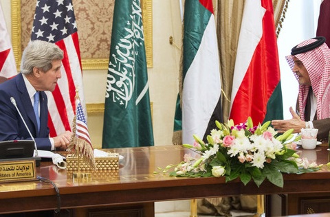 سعود الفیصل: ایران در حال بدست گرفتن کنترل عراق است / جان کری: از حضور سردار سلیمانی در عراق آگاه هستیم