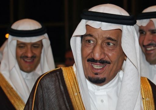 پادشاه عربستان: به شرط بازگرداندن سلاح ها به دولت، از گفتگوی احزاب یمنی حمایت می کنم