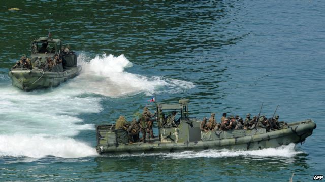 احتمالاً ۱۰ تفنگدار آمریکایی آزاد میشوند/ ورود آمریکایی ها به آبهای ایران به علت خرابی سیستمهای ناوبری بود احتمالاً ۱۰ تفنگدار آمریکایی آزاد میشوند/ ورود آمریکایی ها به آبهای ایران به علت خرابی سیستمهای ناوبری بود