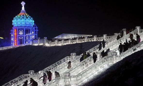 تصاویر : جشنواره مجسمه‌های یخی در چین