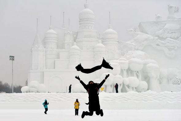 تصاویر : جشنواره مجسمه‌های یخی در چین