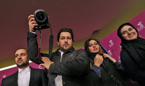 تصاویر : محمدرضا عارف و همسرش روی فرش قرمز