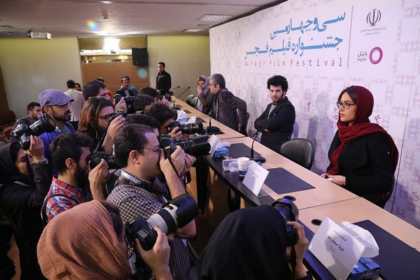 تصاویر : محمدرضا عارف و همسرش روی فرش قرمز