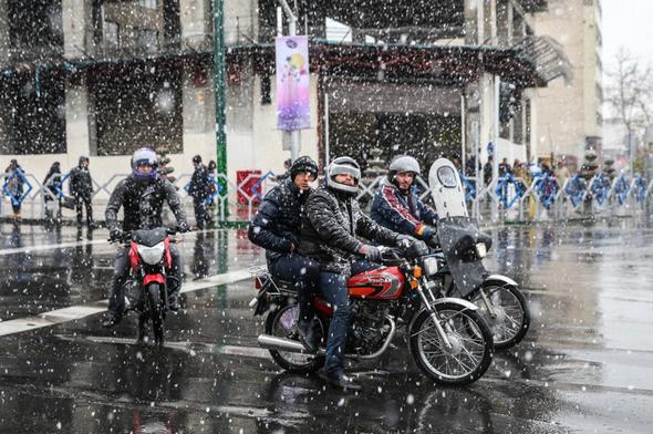 تصاویر : برف تهران را سپید پوش کرد