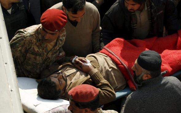 تصاویر : حمله به دانشگاه پاکستان‎ با 70 کشته و زخمی