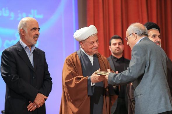 تصاویر : گرامیداشت روز معلم در دانشگاه امیرکبیر با حضور آیت الله هاشمی تصاویر : گرامیداشت روز معلم در دانشگاه امیرکبیر با حضور آیت الله هاشمی