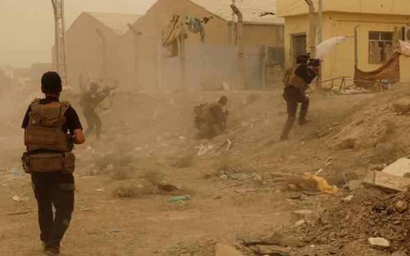 تصاویر : فرار مردم رمادی از داعش