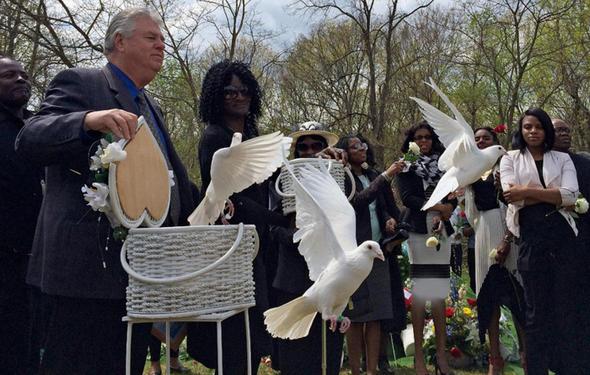 تصاویر : خاکسپاری سیاه‌پوست آمریکایی