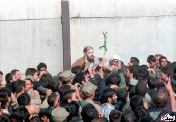 عکس دیده نشده‌ از مرحوم سیداحمد خمینی در سوگ امام