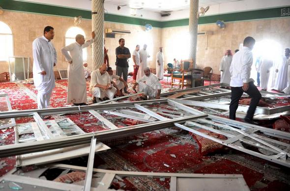 تصاویر : حمله به مسجد شیعیان در عربستان