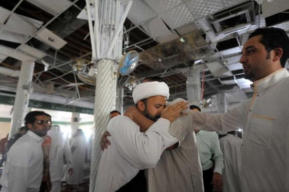 تصاویر : حمله به مسجد شیعیان در عربستان