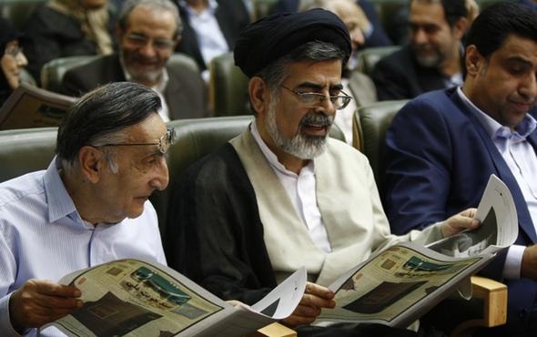 تصاویر : رونمایی آیت الله هاشمی از «تاریخ جامع ایران» تصاویر : رونمایی آیت الله هاشمی از «تاریخ جامع ایران»