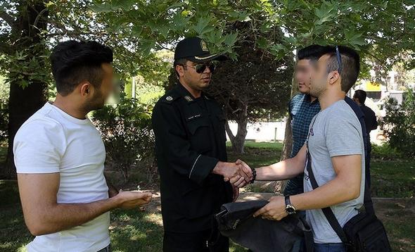 تصاویر : تذکر پلیس به روزه خواران در تهران