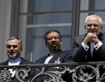 یک دیپلمات ایرانی:  جو مذاکرات مثبت شده؛ ان شالله در مسیر توافق هسته ای هستیم