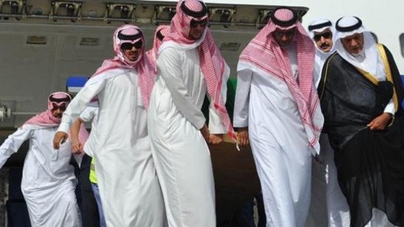 تصاویر : مراسم تشییع جنازه سعود الفیصل تصاویر : مراسم تشییع جنازه سعود الفیصل