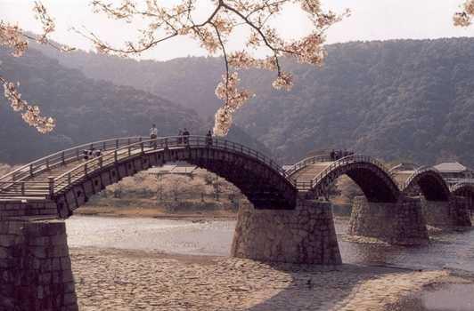 در سفر به ژاپن، بازدید از این پل را فراموش نکنید
