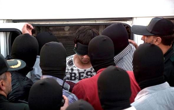 تصاویر : اعدام 3 متجاوز به عنف در کرج