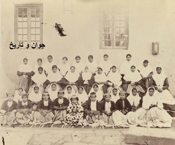 تیپ دانش آموزان دختر قاجاری/ عکس