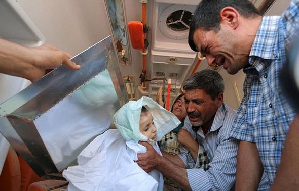 تصاویر :  خاکسپاری کودک سه ساله سوری