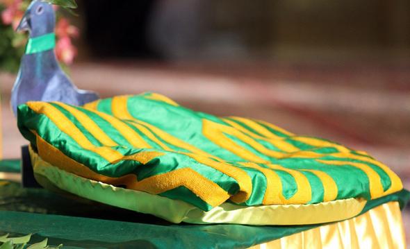تصاویر : مراسم تعویض پرچم گنبد امام رضا(ع) در آستانه ولادت