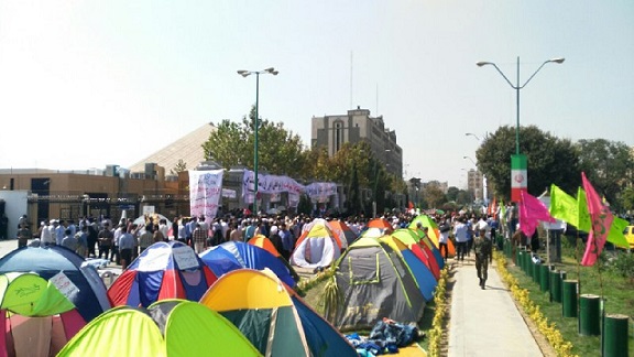 تحصن مخالفان برجام پس از 6 روز پایان یافت/ عکس