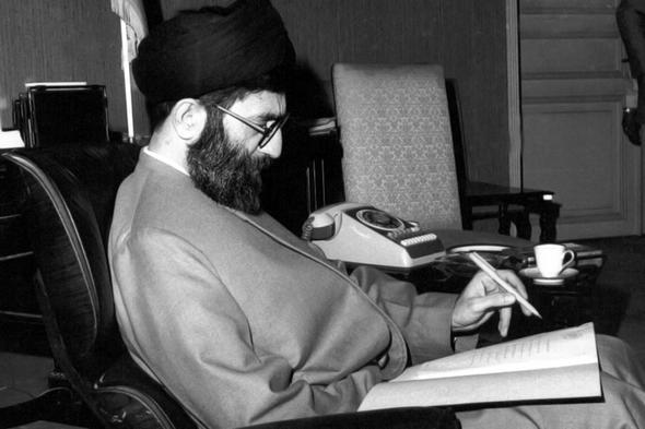 تصاویر : دور اول ریاست جمهوری آیت‌الله‌ خامنه‌ای
