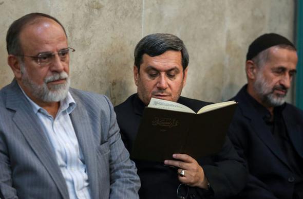 تصاویر : اشک‌های ظریف در مجلس ترحیم همکارش