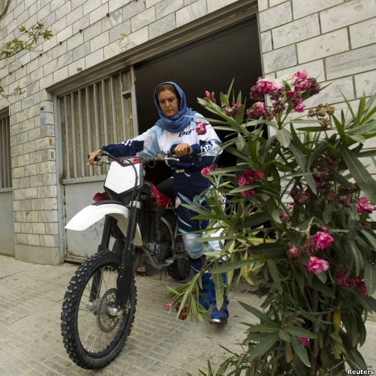تصاویر: اولین مادر و دختر موتور سوار ایرانی