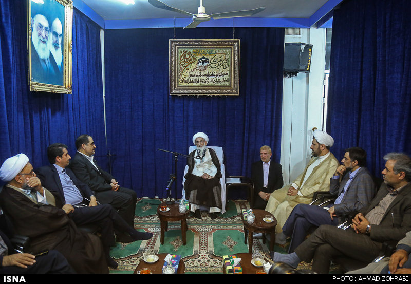 تصاویر:دیدار وزیر بهداشت و درمان با مراجع - قم تصاویر:دیدار وزیر بهداشت و درمان با مراجع - قم