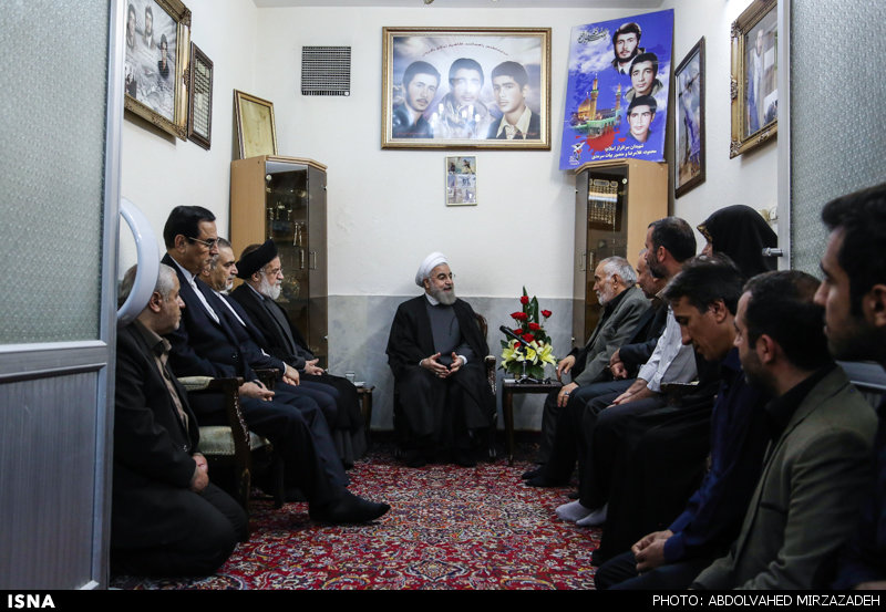 تصاویر:دیدار رییس جمهور با خانواده شهیدان بیات سرمدی