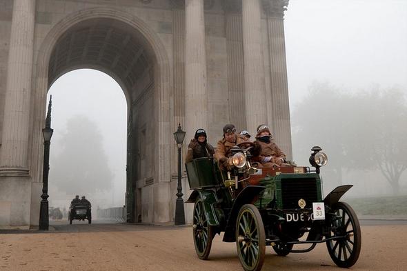 تصاویر : مسابقه خودروهای قرن بیستم در لندن‎