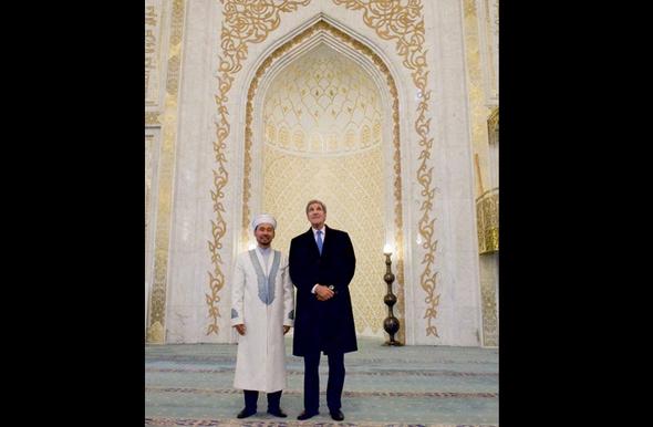 تصاویر : بازدید جانکری از مسجد و قرآن تاریخی تصاویر : بازدید جانکری از مسجد و قرآن تاریخی