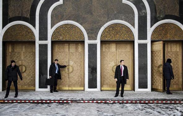 تصاویر : بازدید جانکری از مسجد و قرآن تاریخی تصاویر : بازدید جانکری از مسجد و قرآن تاریخی