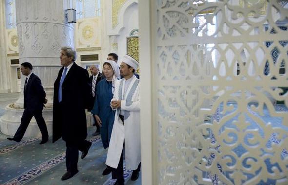 تصاویر : بازدید جانکری از مسجد و قرآن تاریخی تصاویر : بازدید جانکری از مسجد و قرآن تاریخی