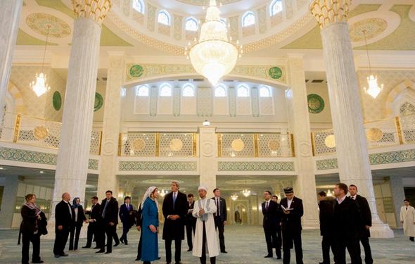 تصاویر : بازدید جانکری از مسجد و قرآن تاریخی تصاویر : بازدید جانکری از مسجد و قرآن تاریخی