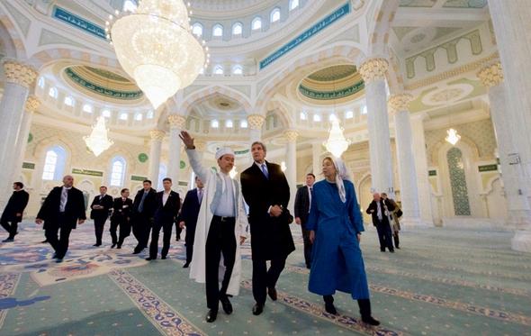 تصاویر : بازدید جانکری از مسجد و قرآن تاریخی تصاویر : بازدید جانکری از مسجد و قرآن تاریخی