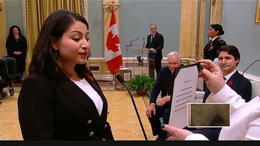 بانوی افغان‌تبار در کانادا وزیر شد/ عکس