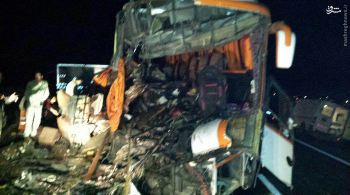 عکس/ برخورد مرگبار اتوبوس با کامیون