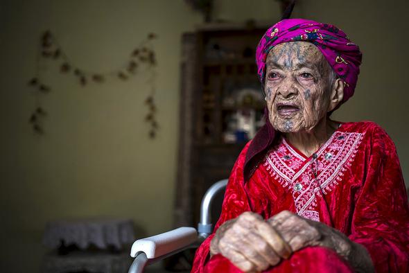 تصاویر : چهره عجیب زنان بربر تصاویر : چهره عجیب زنان بربر