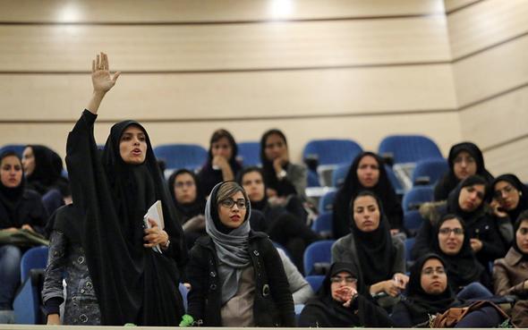 تصاویر : حواشی سخنرانی مطهری در شیراز