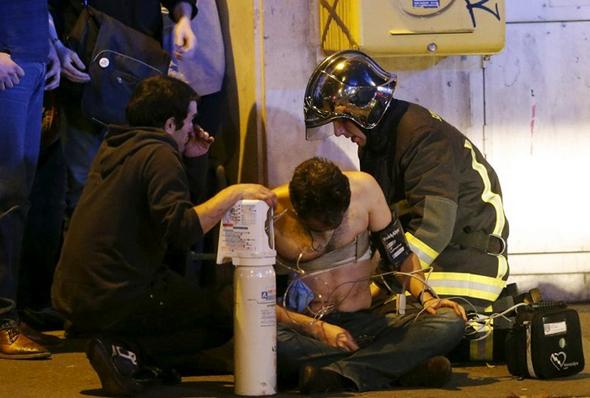پاریس همچنان در شوک است / همه در فرانسه منتظر شنیدن جزئیات پشت پرده حملات اخیر هستند
